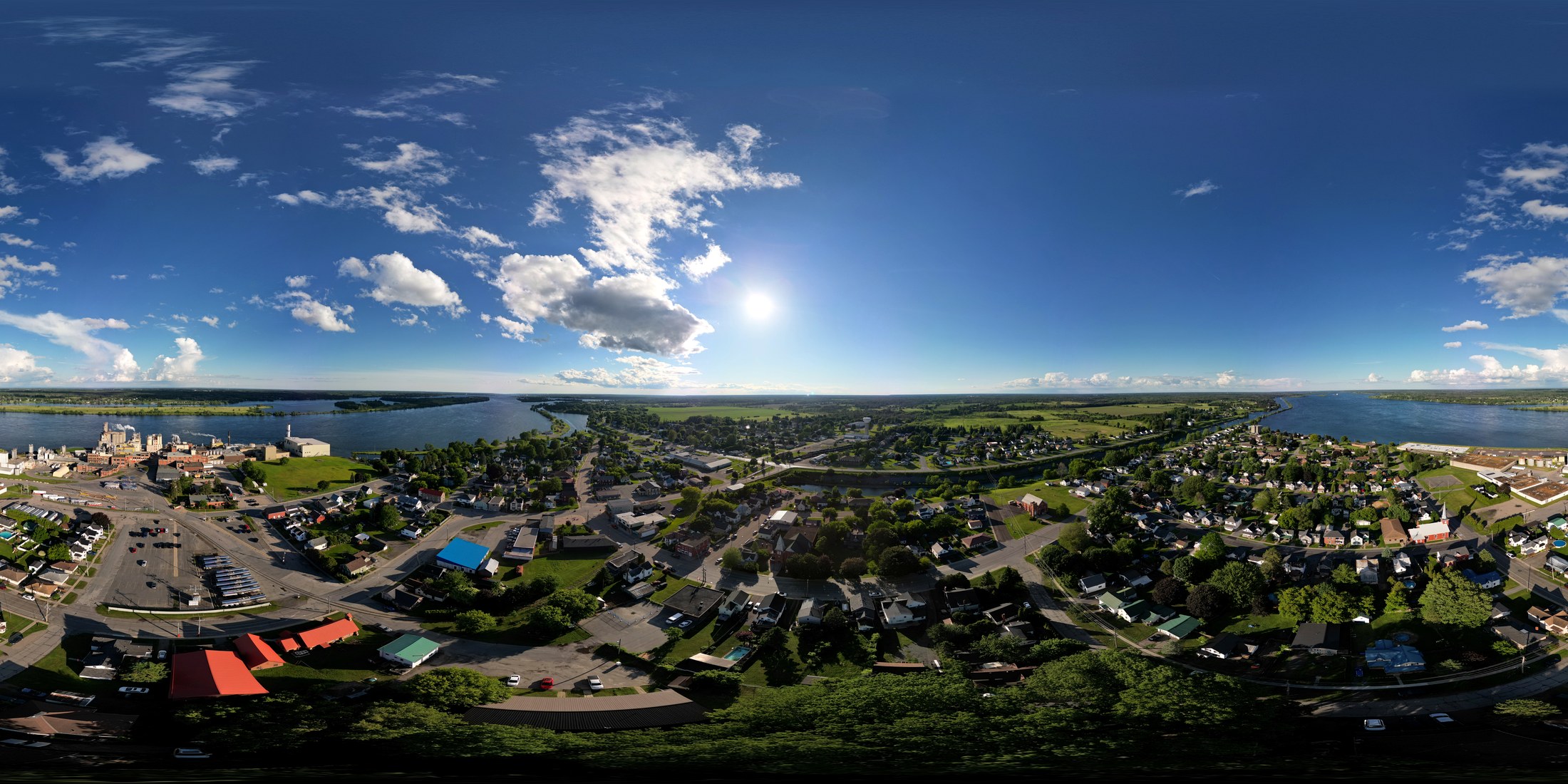 Wide panoramic aerial view of Iroquois Golf Course and the surrounding community